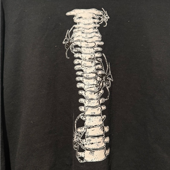 Women’s Black “Spider Vertebra” Crewneck Size 2XL🖤 - Picture 6 of 7